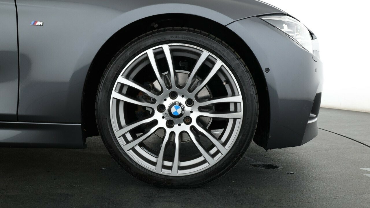BMW 3 Series image 3