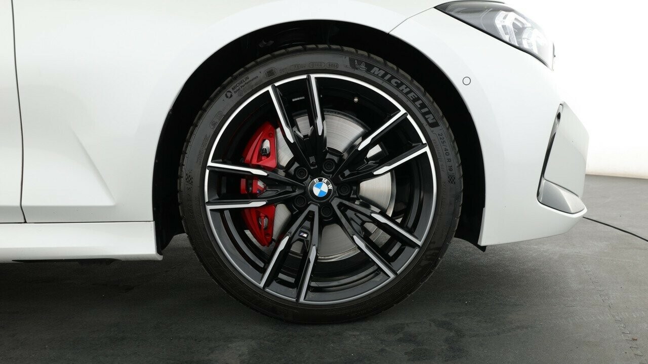 BMW 3 Series image 4