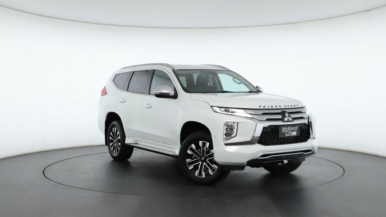 Mitsubishi Pajero Sport image 1