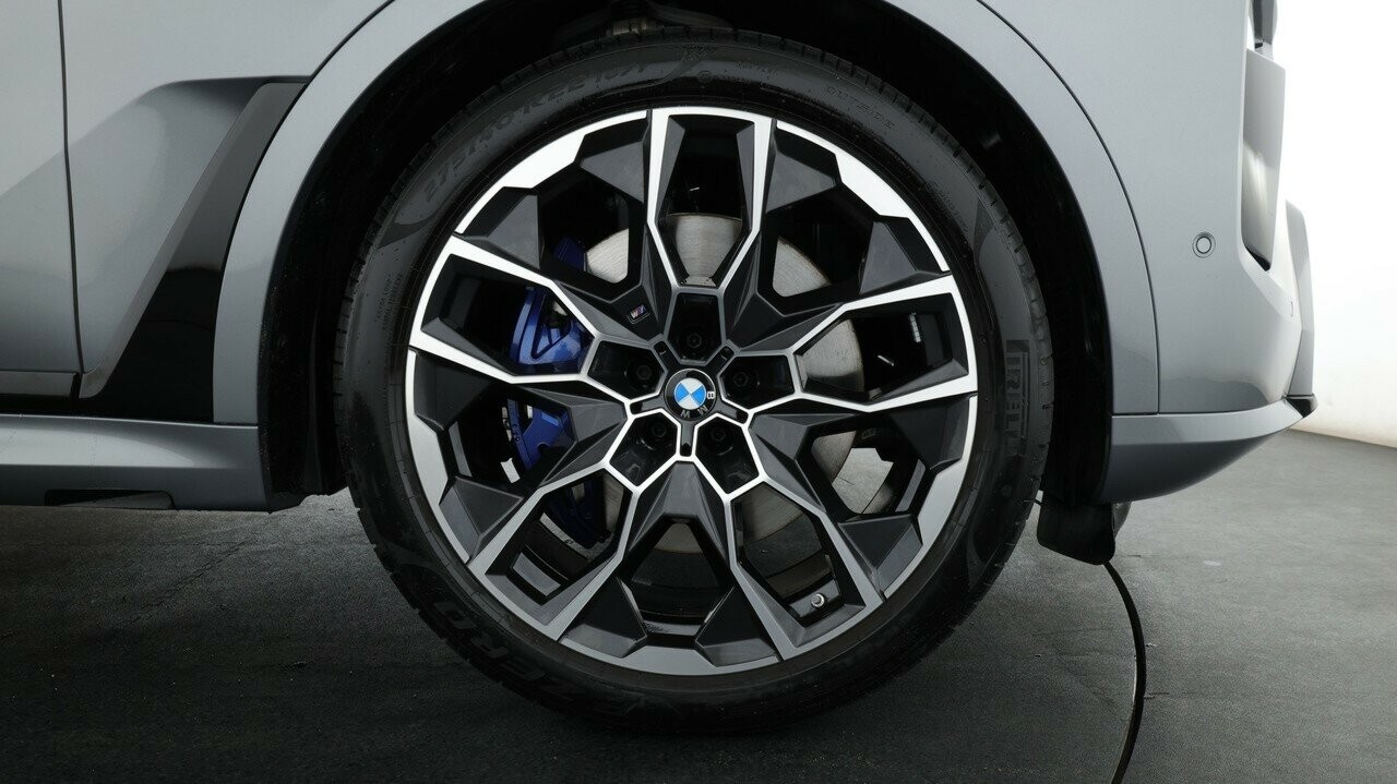 BMW X7 image 4