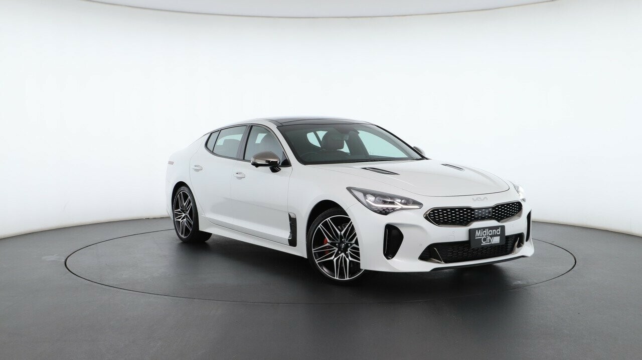 Kia Stinger image 1