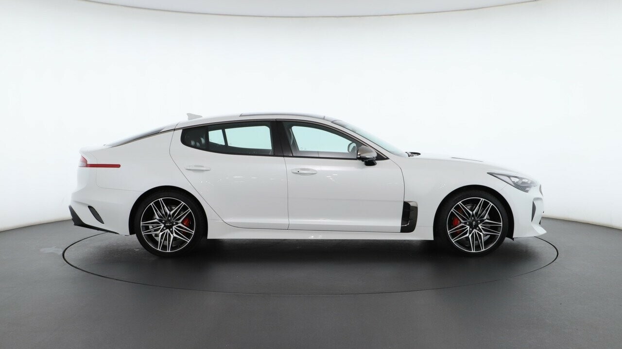 Kia Stinger image 2