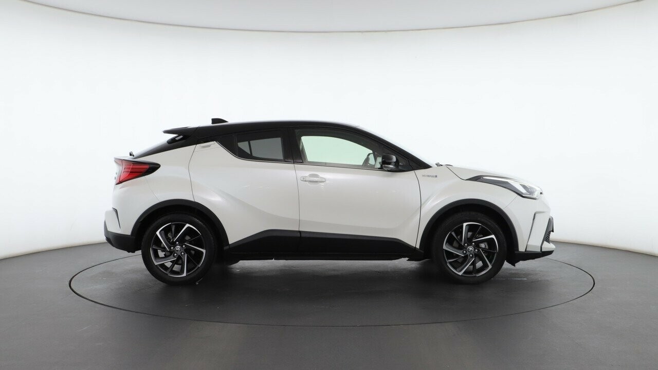 Toyota C-hr image 2