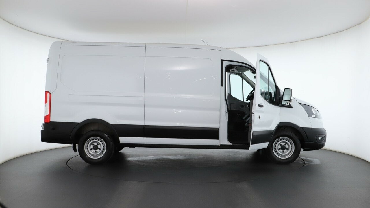 Ford Transit image 3