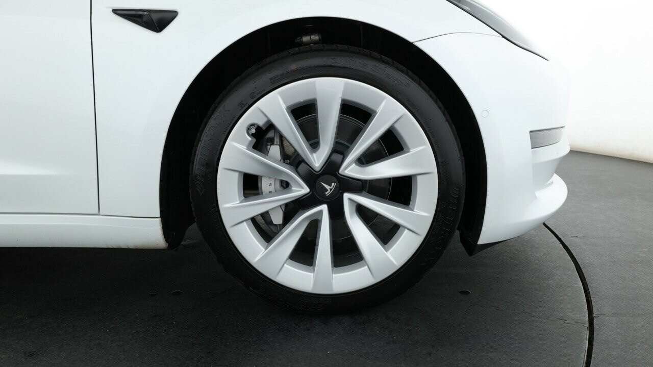 Tesla Model 3 image 3