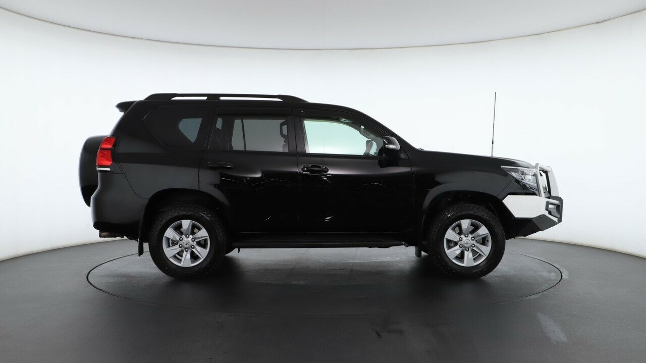 Toyota Landcruiser Prado image 3