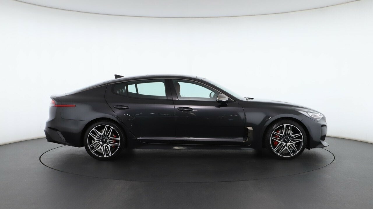 Kia Stinger image 2