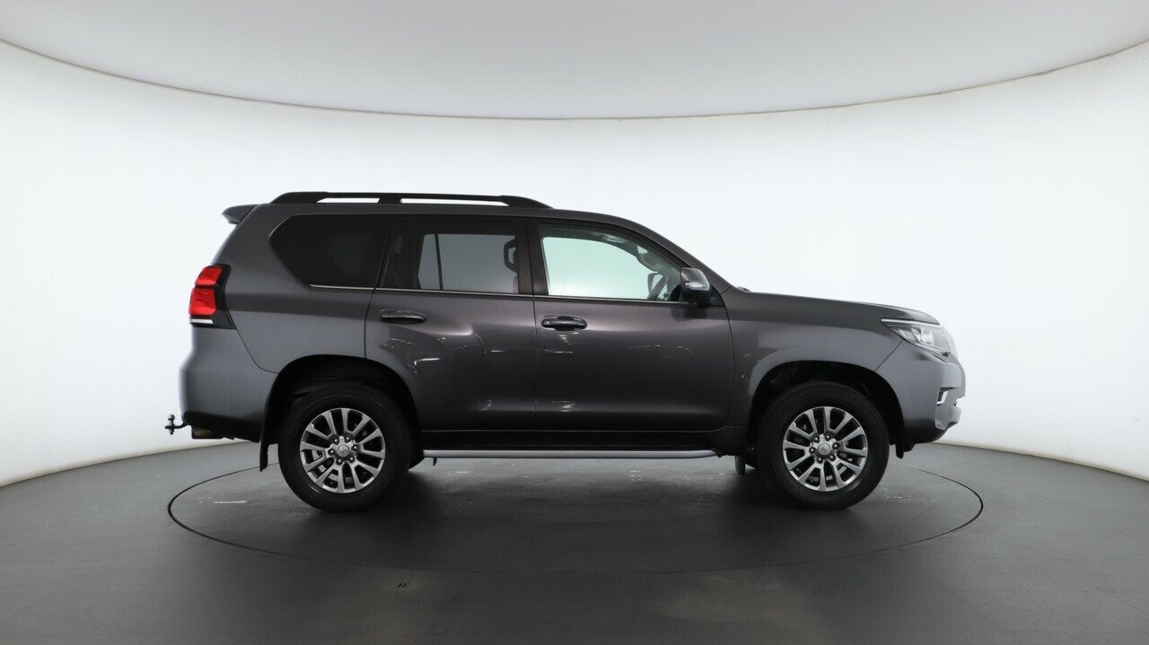 Toyota Landcruiser Prado image 2