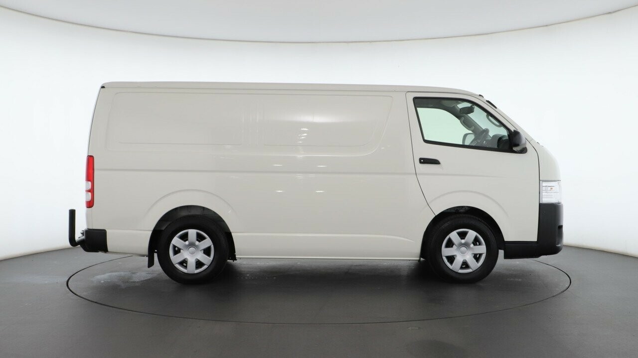 Toyota Hiace image 3