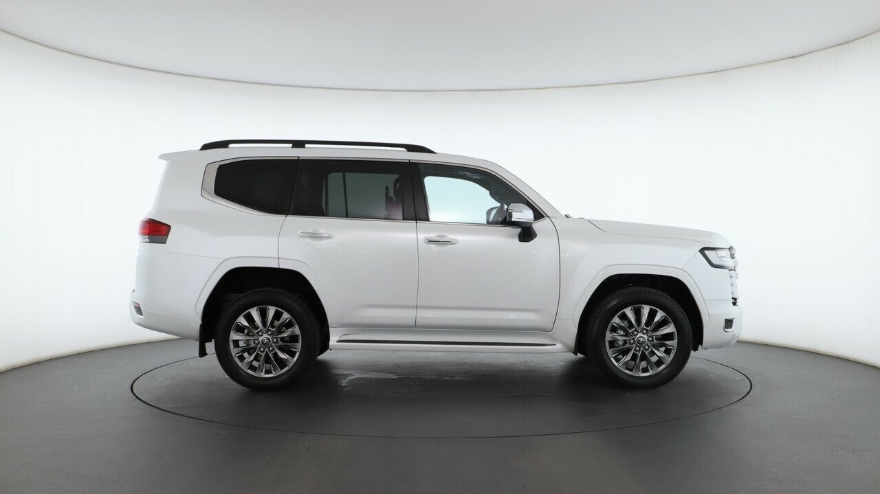 Toyota Landcruiser image 2