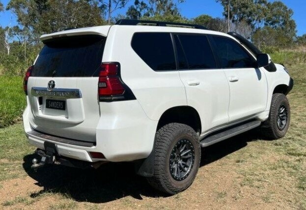 Toyota Landcruiser Prado image 4