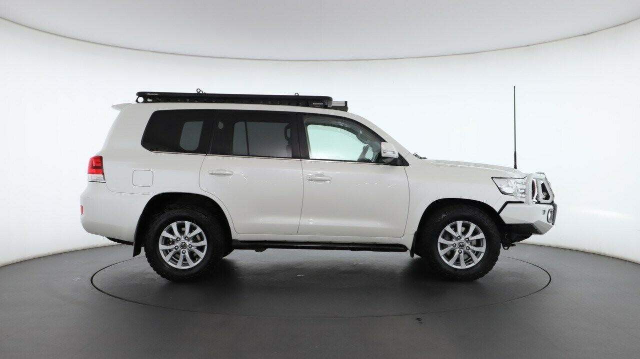 Toyota Landcruiser image 2