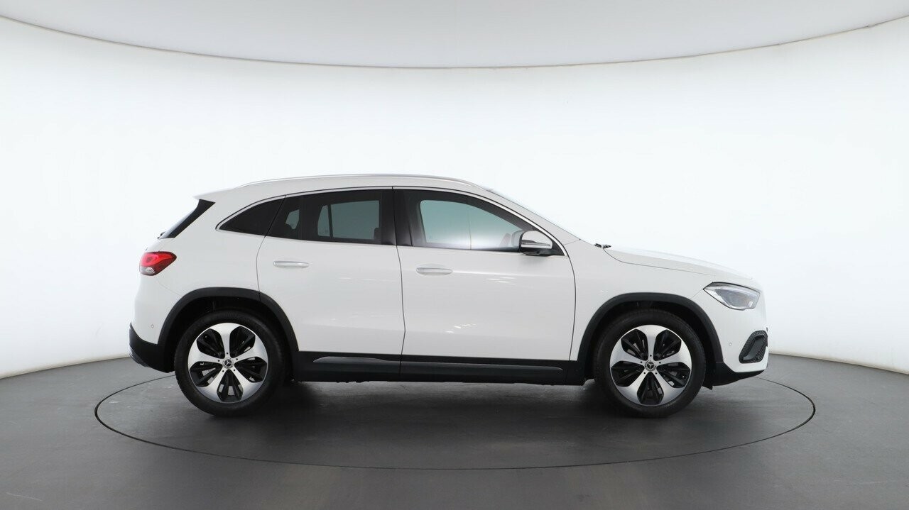 Mercedes Benz Gla-class image 2