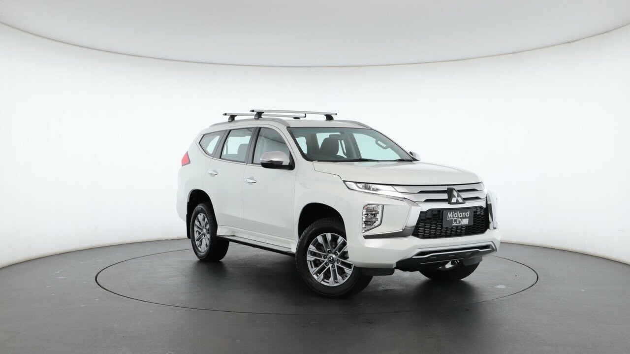 Mitsubishi Pajero Sport image 1