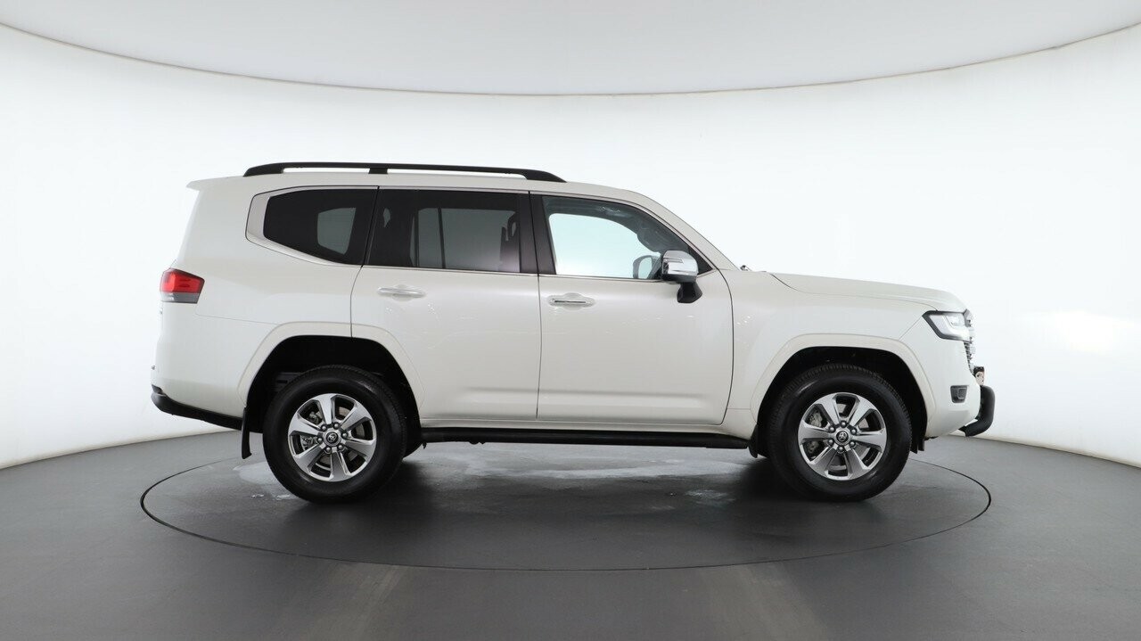 Toyota Landcruiser image 2