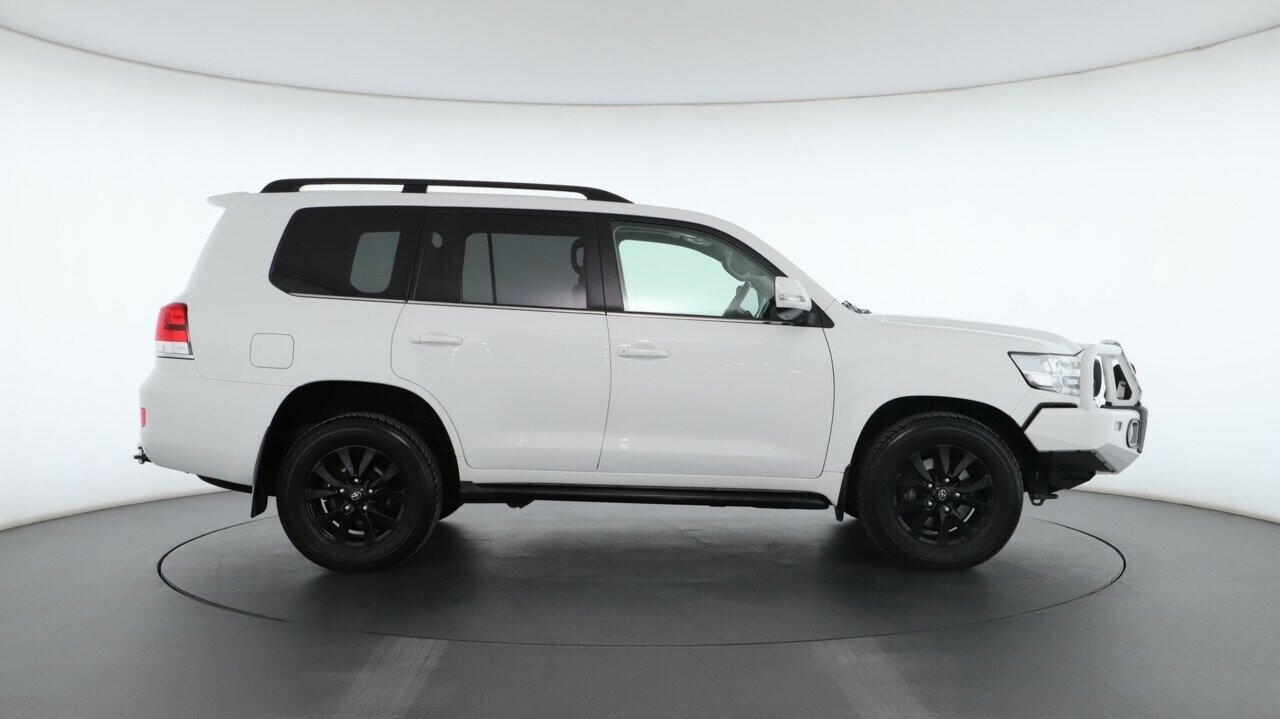 Toyota Landcruiser image 2