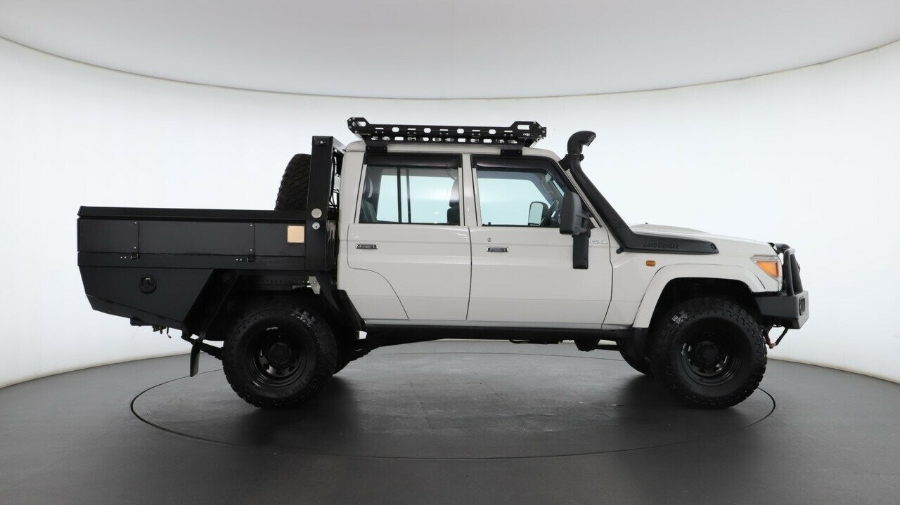 Toyota Landcruiser image 2