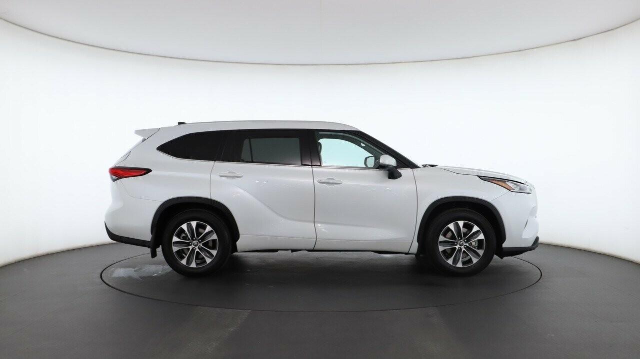 Toyota Kluger image 3