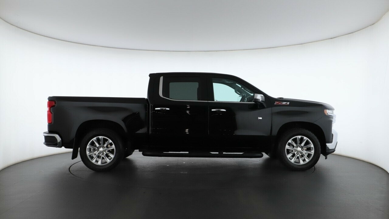 Chevrolet Silverado image 2