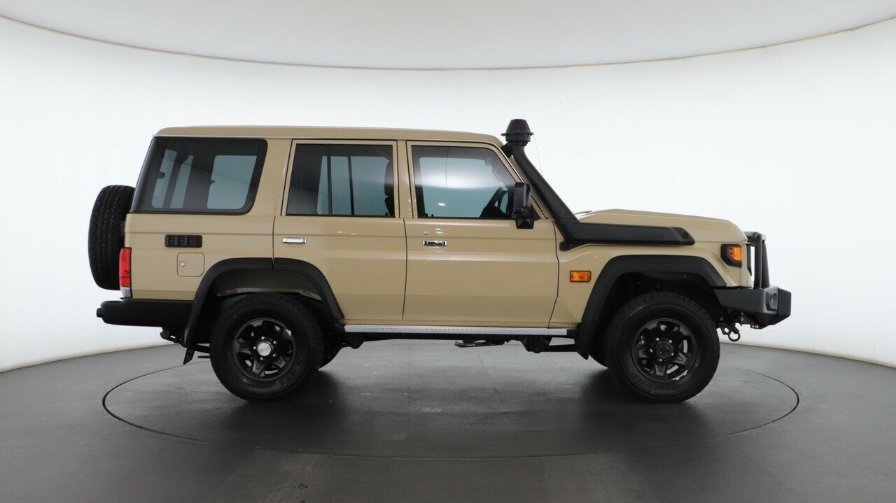 Toyota Landcruiser image 2