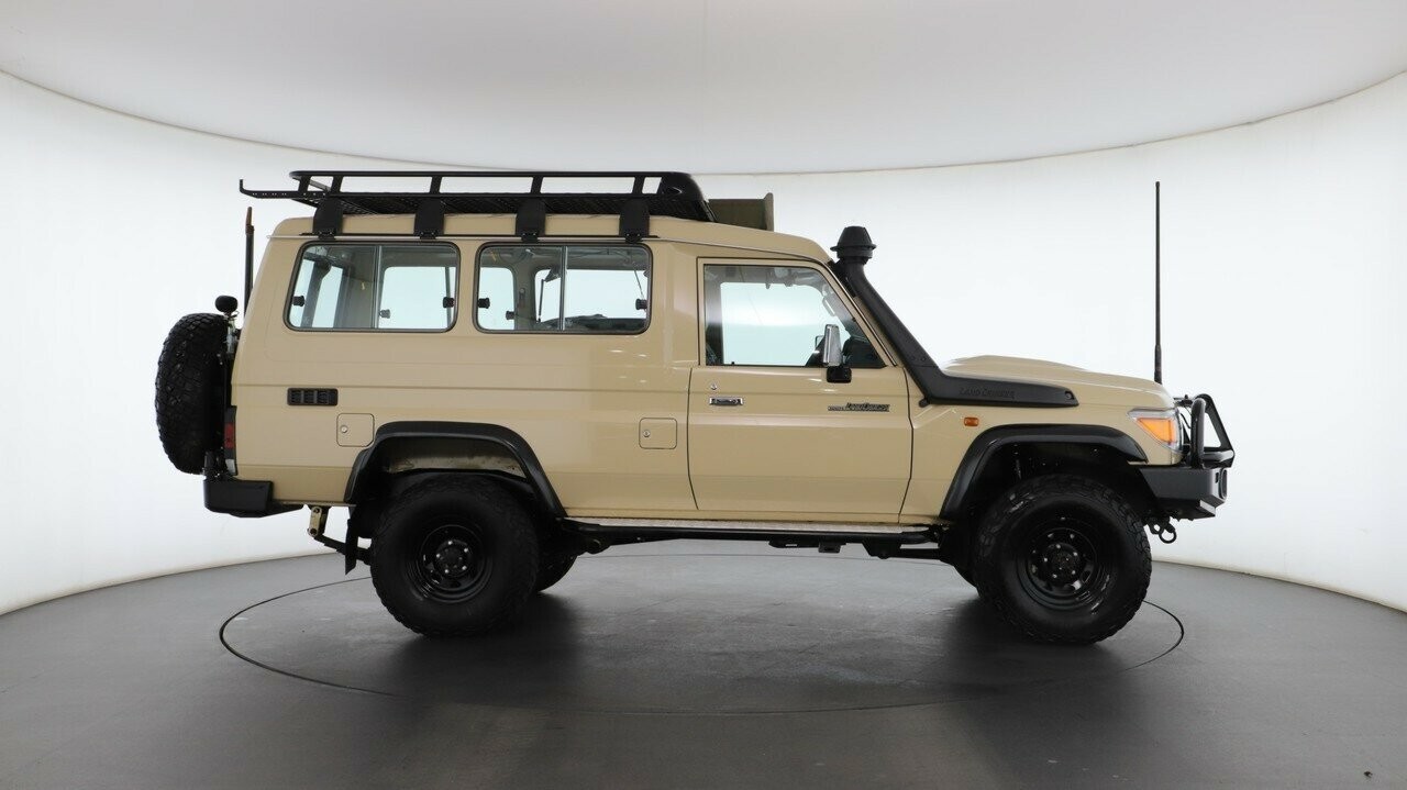 Toyota Landcruiser image 2