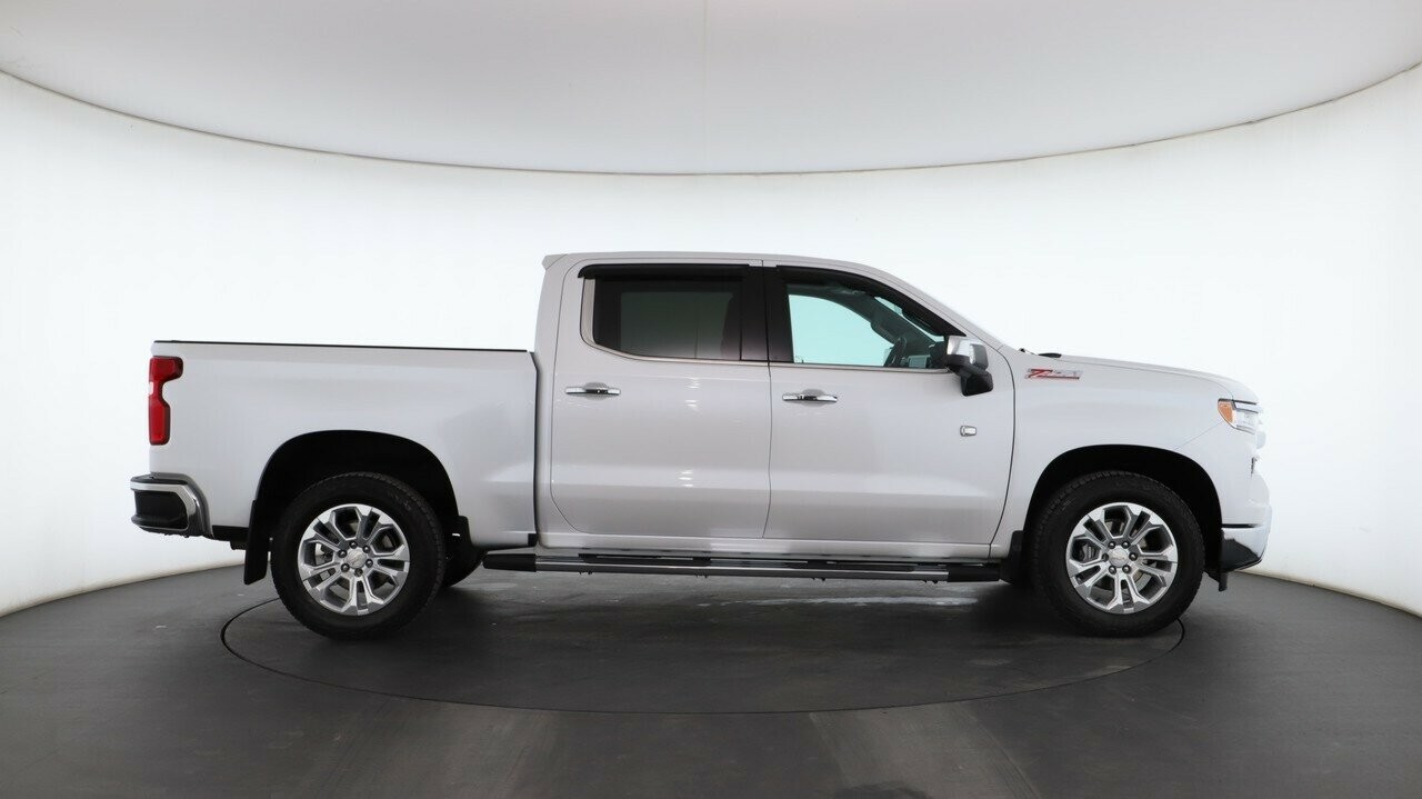 Chevrolet Silverado image 3