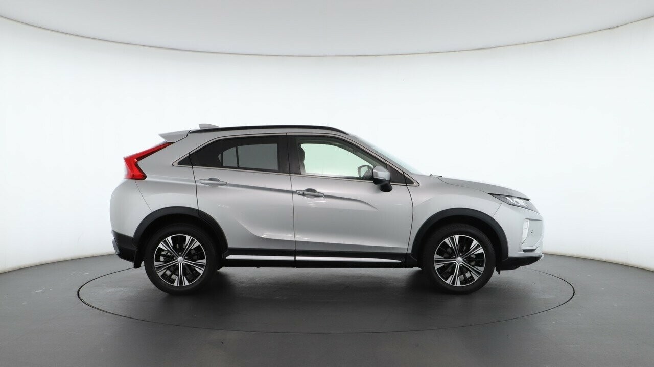 Mitsubishi Eclipse Cross image 2