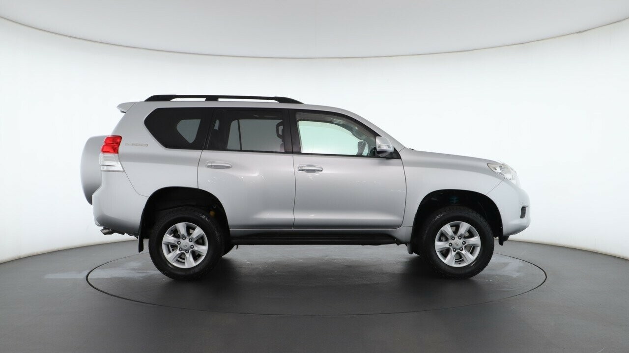 Toyota Landcruiser Prado image 3