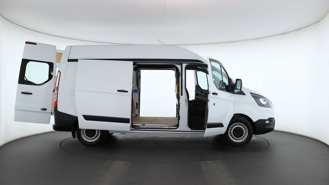 Ford Transit Custom image 3