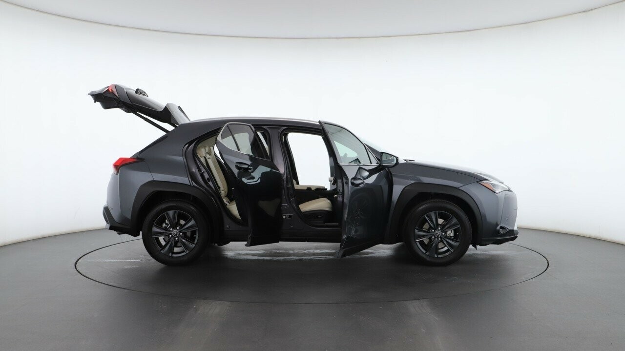 Lexus Ux image 3