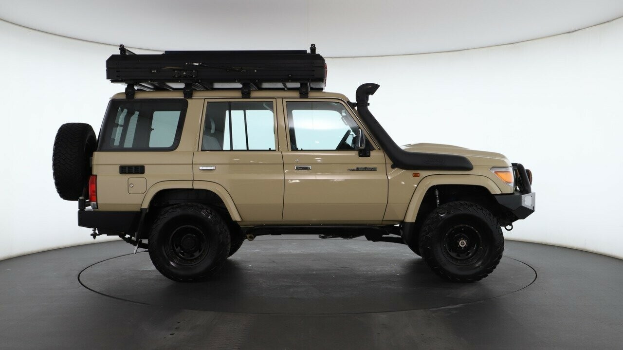 Toyota Landcruiser image 2