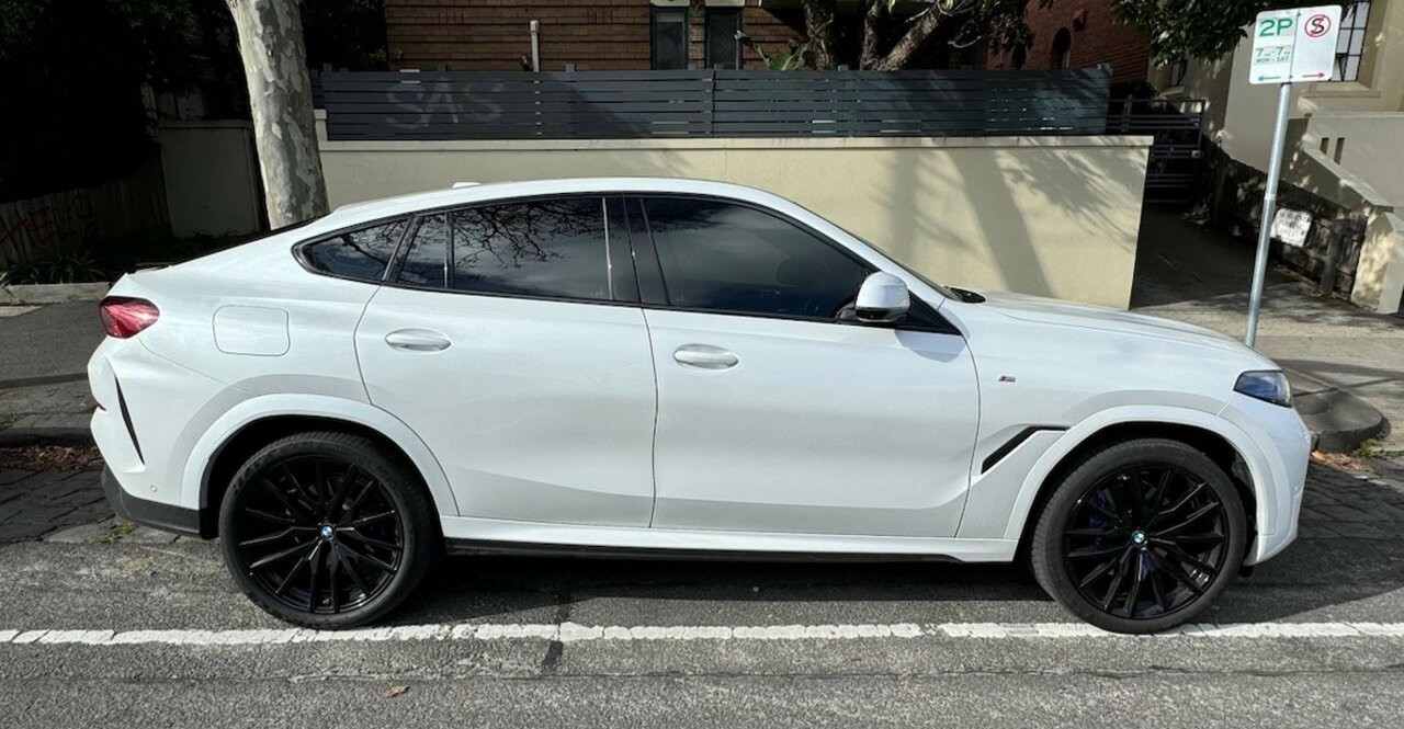 BMW X6 image 2