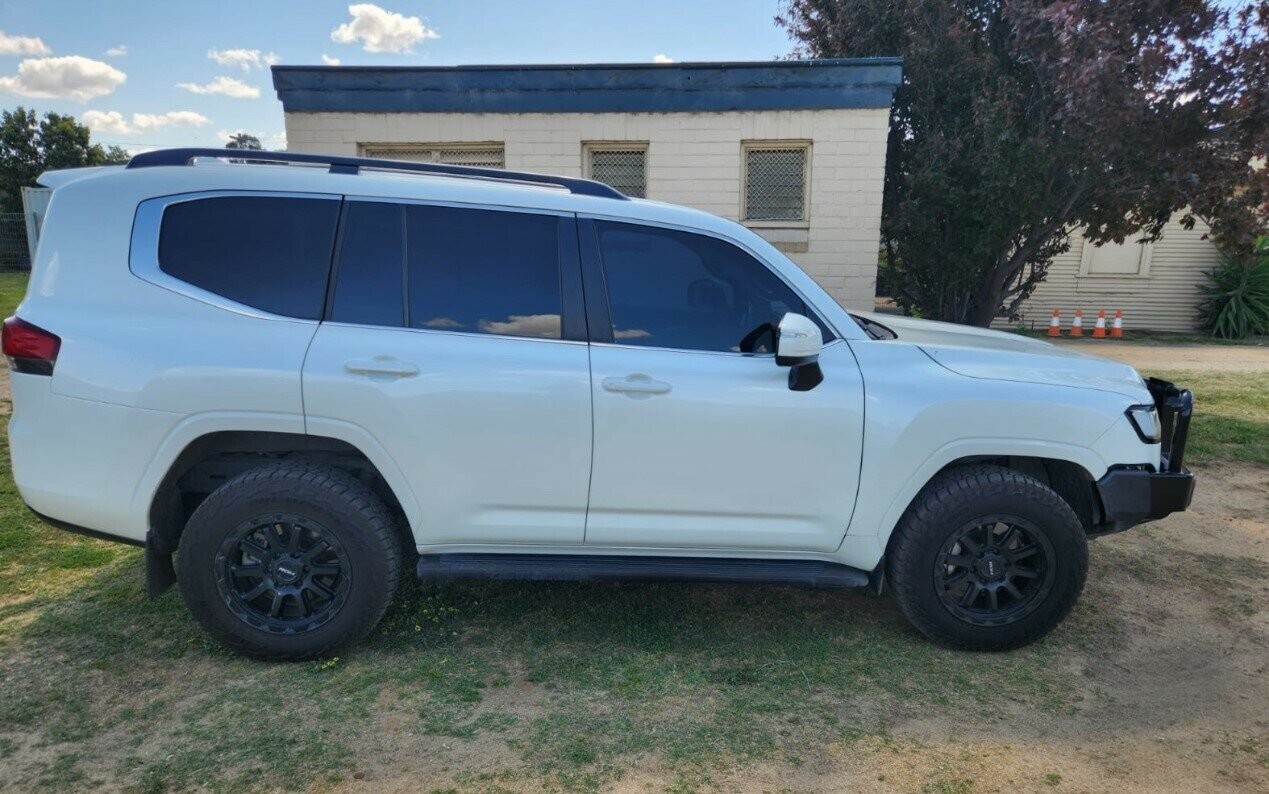 Toyota Landcruiser image 2