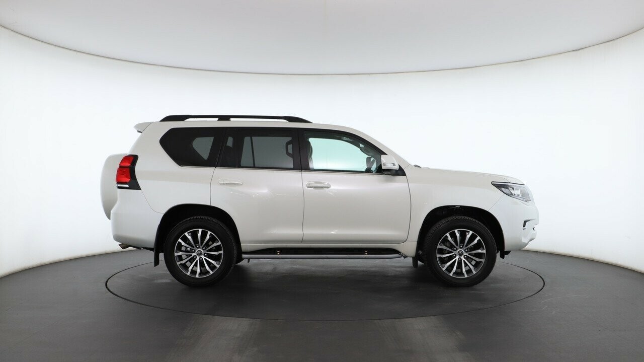 Toyota Landcruiser Prado image 2