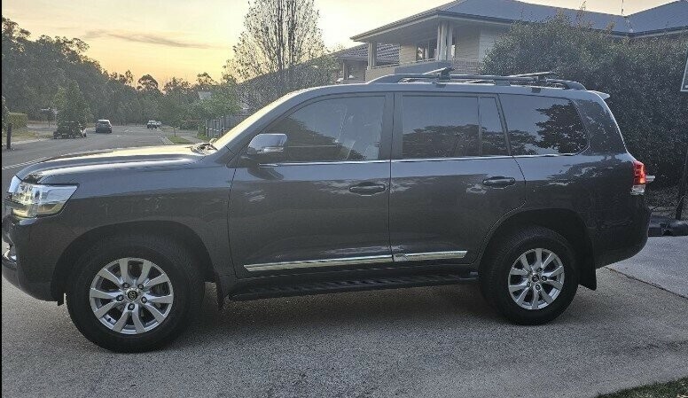 Toyota Landcruiser image 2