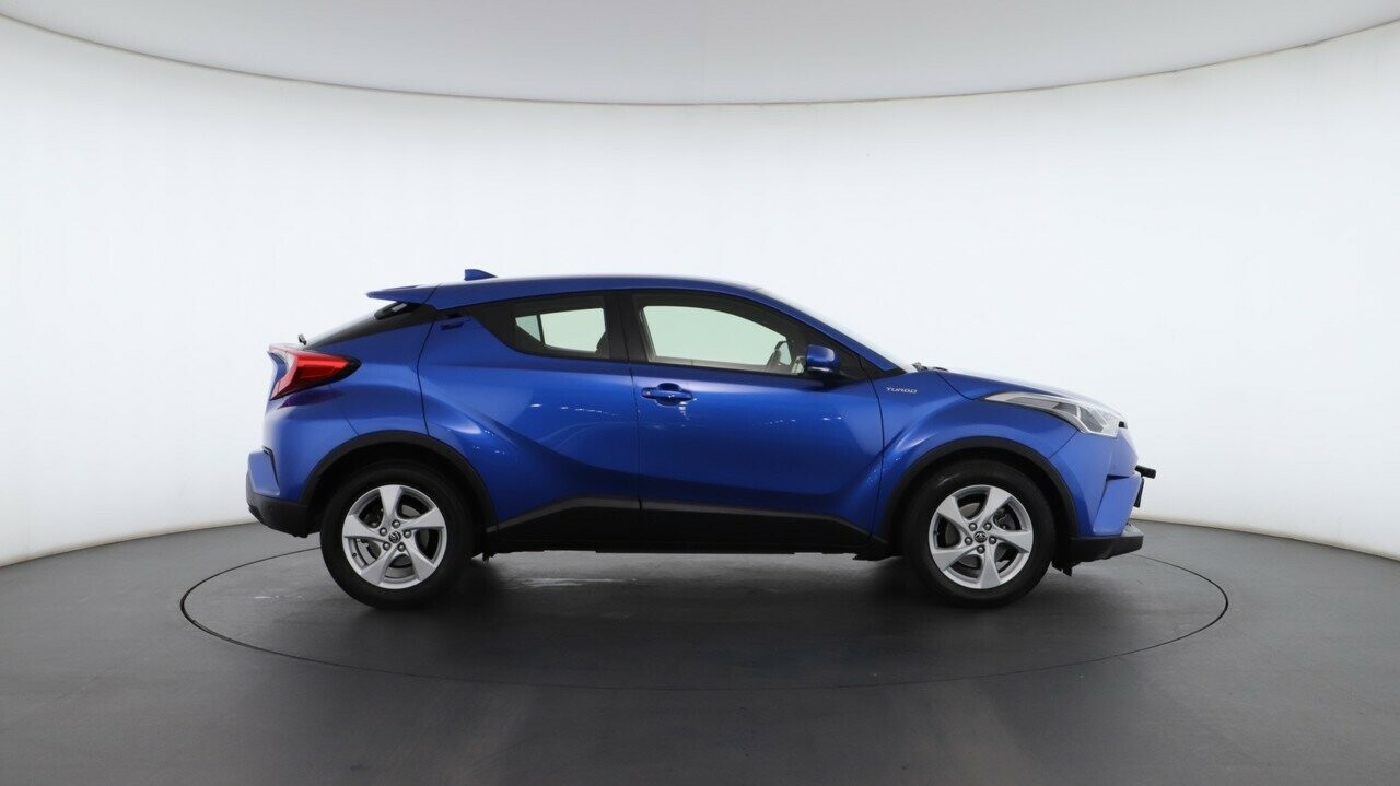 Toyota C-hr image 2