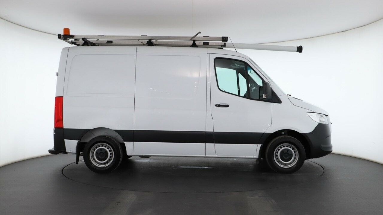 Mercedes Benz Sprinter image 2