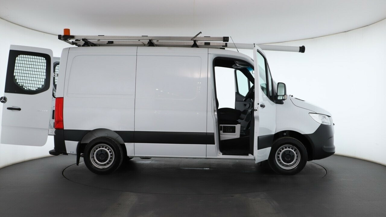 Mercedes Benz Sprinter image 3