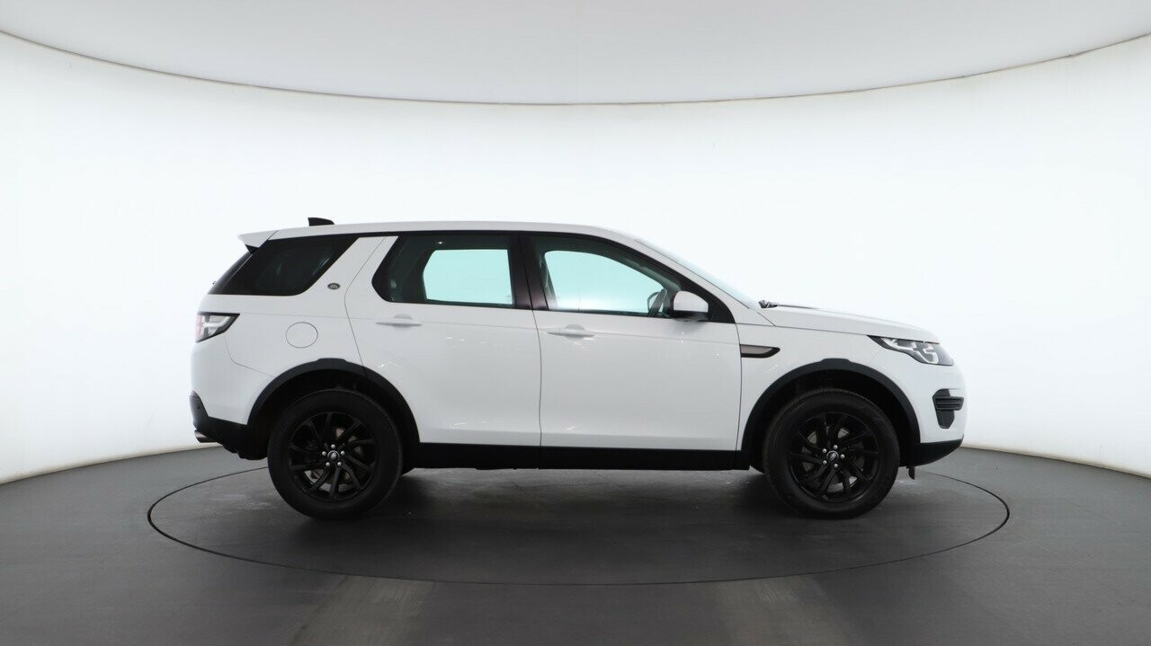 Land Rover Discovery Sport image 2