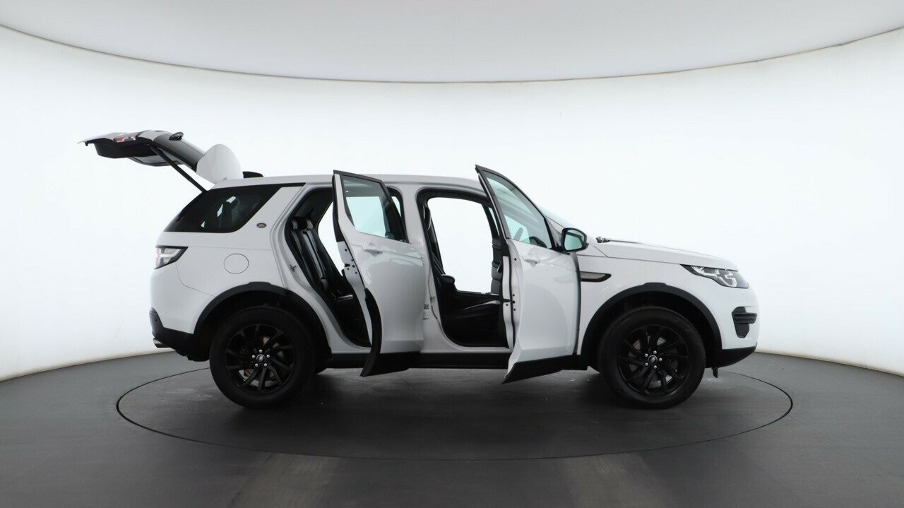 Land Rover Discovery Sport image 3