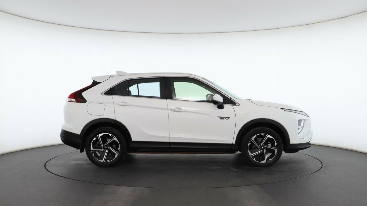 Mitsubishi Eclipse Cross image 2