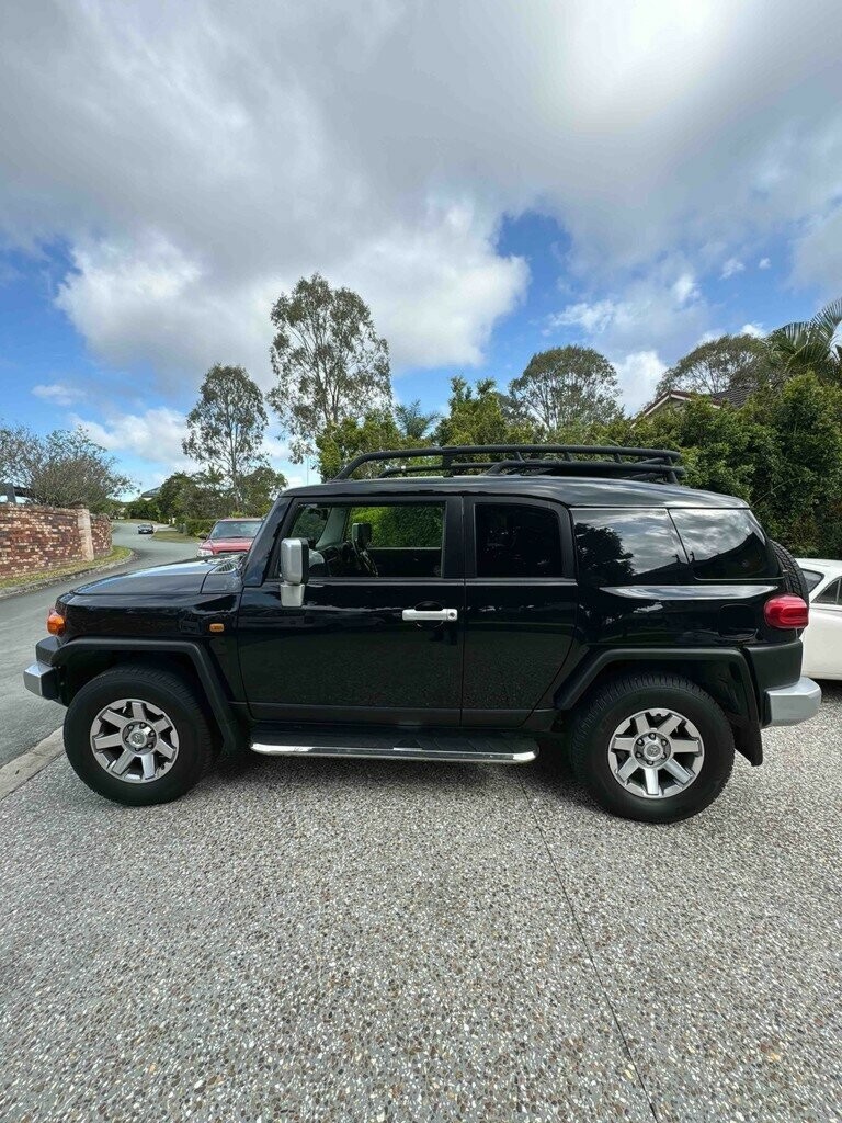 Toyota Fj Cruiser image 2