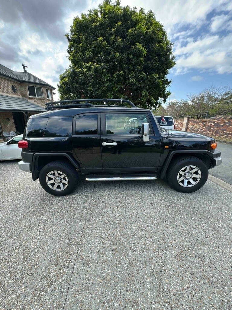 Toyota Fj Cruiser image 3