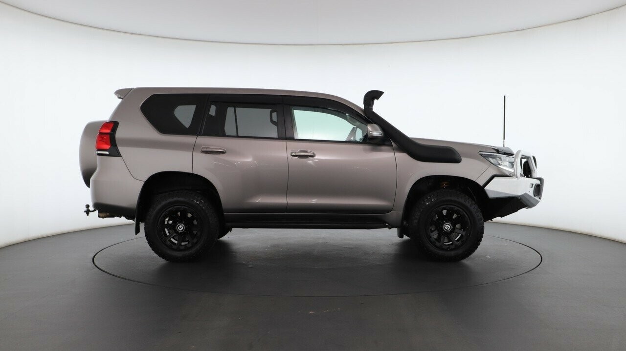 Toyota Landcruiser Prado image 3