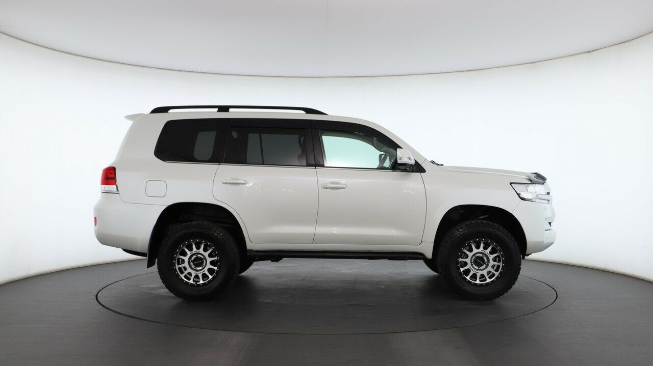 Toyota Landcruiser image 3