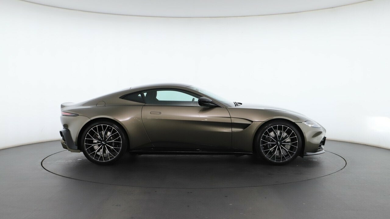 Aston Martin Vantage image 2