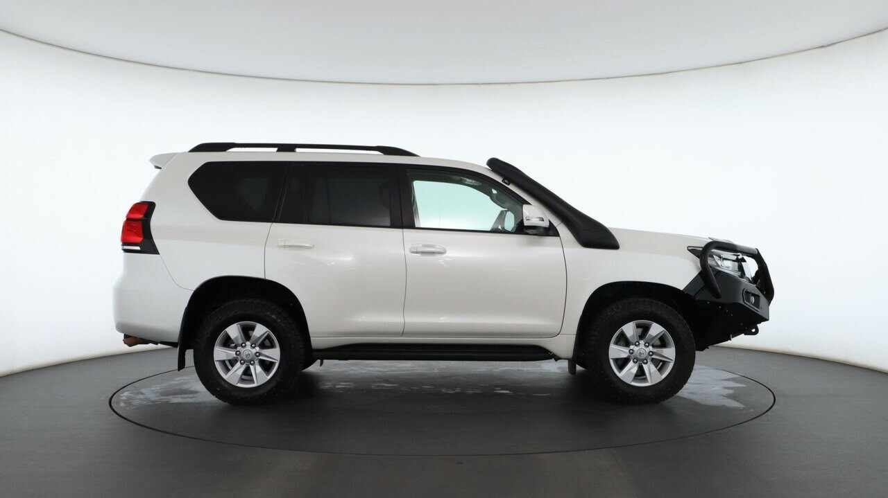 Toyota Landcruiser Prado image 3