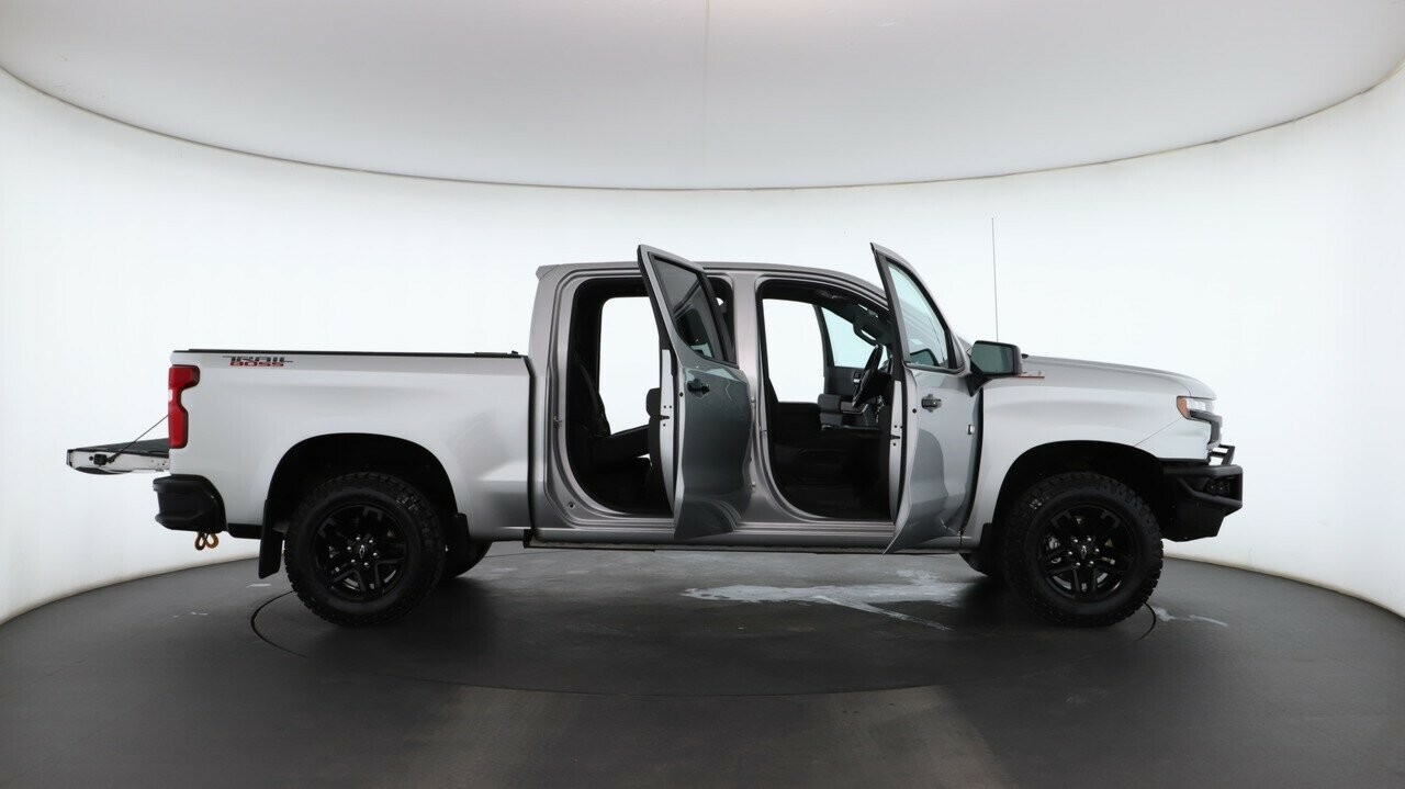 Chevrolet Silverado image 3