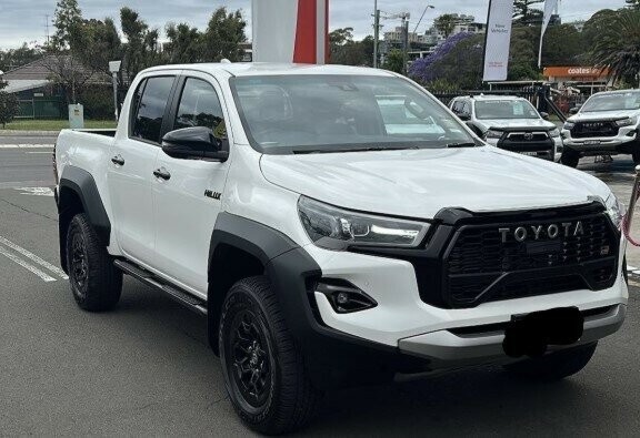 Toyota Hilux image 1