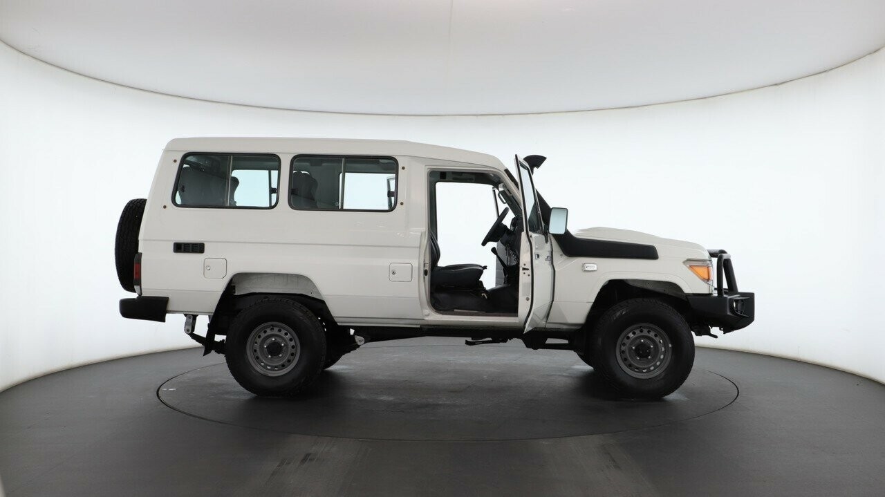 Toyota Landcruiser image 2